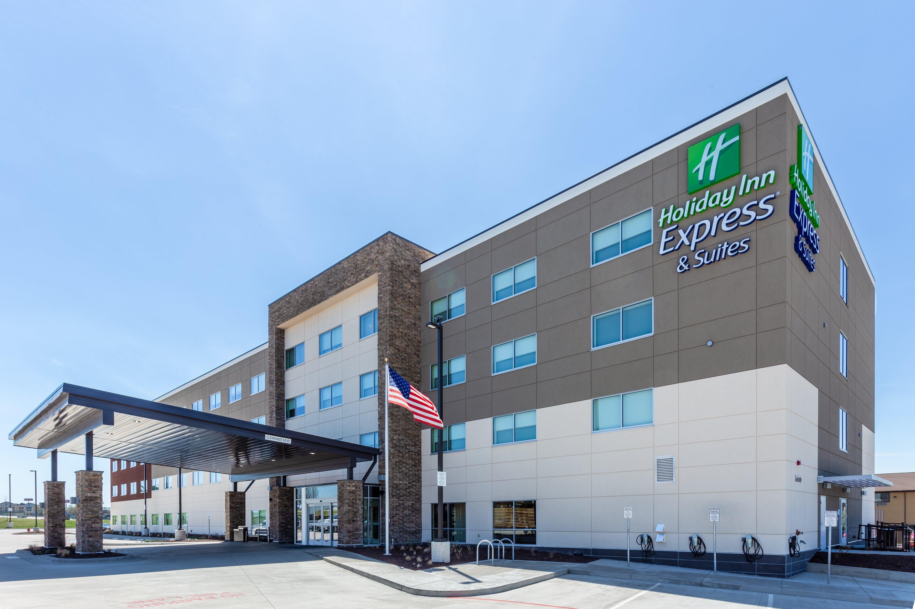 Holiday Inn Express & Suites - Springfield North, An Ihg Hotel Exterior photo